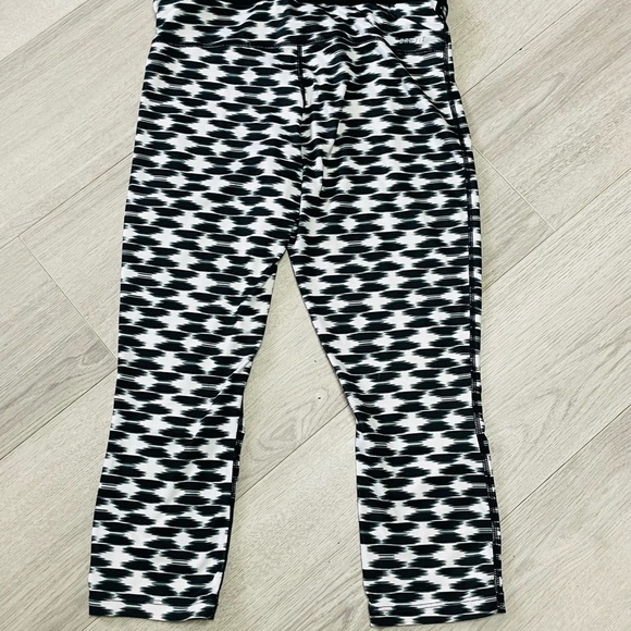 Nike Dri Fit Black and White Patterned Leggings - Picture 7 of 8